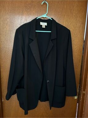 Capistrano Essentials Black Jacket - Classic Black